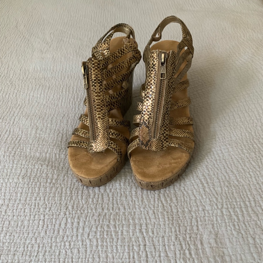 Aero soles Gold Snakeskin Wedges